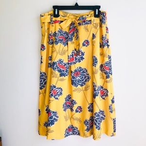 Banana Republic  midi skirt 🛍